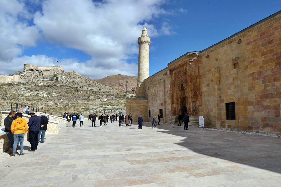 Bir dönemin akıl hastanesiydi: Ziyaretçi akını yaşanıyor! Aynı zamanda ibadethane, 9 yıllık restorasyon sona erdi 11